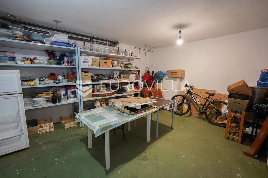 zadar, bokanjac, prostrana kuća površine 376 m² s velikim potencijalom - slika 30