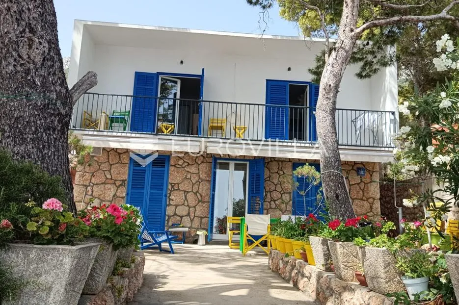 hvar, lijepa kuća na južnoj strani otoka 1.red uz more - slika 23