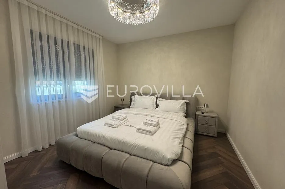 istra, rovinj, luksuzan namješten trosoban stan 130m2 u prizemlju s vrtom i bazenom - slika 8