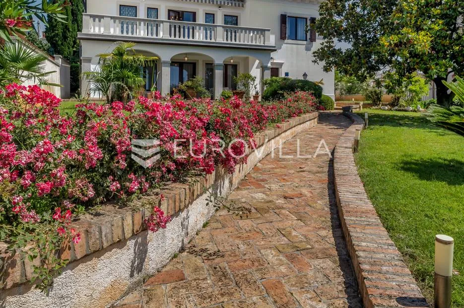 istra, umag - unikatna villa nkp 400 m2 na svega 30 m od mora - slika 7