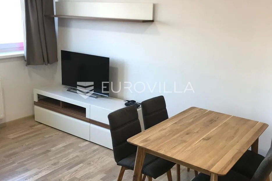 zagreb, amruševa, šesterosoban stan površine 129 m² - slika 8