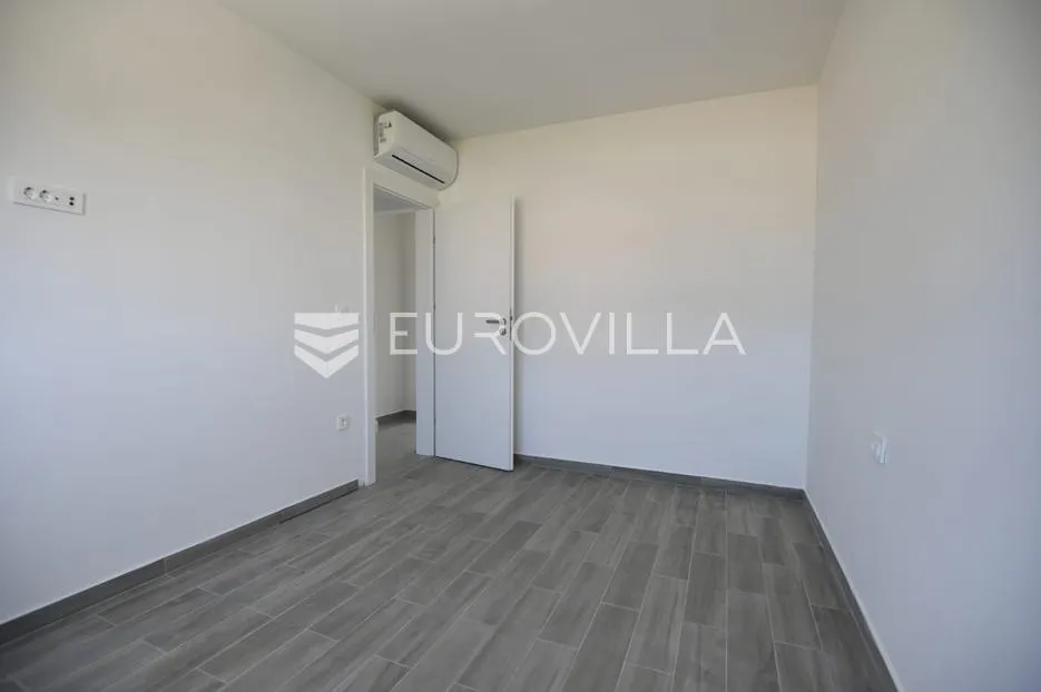 zadar, zaton, trosoban stan s krovnom terasom, 50 m od mora - slika 23