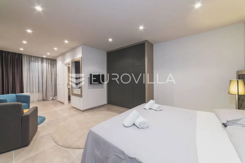 trogir, luksuzna vila s bazenom, nkp 368 m2 - slika 50