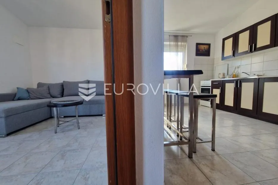 vir, dva apartmana na 1. katu s pogledom na more, 110m od plaže - slika 37