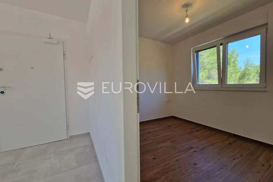 vir, moderan jednosoban apartman u novogradnji, južna strana otoka - slika 21