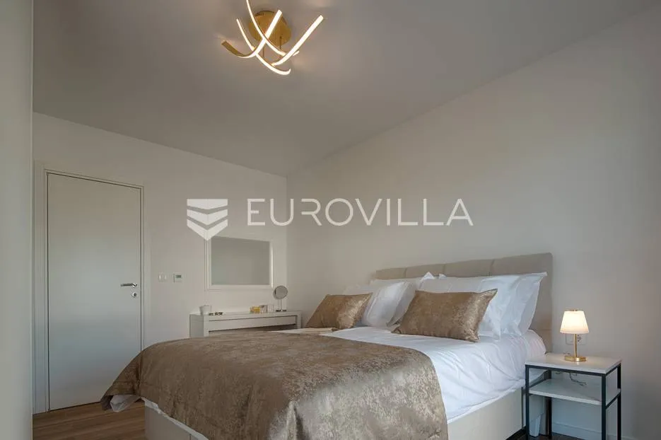 šibenik, prekrasna villa s bazenom i košarkaškim igralištem - slika 23