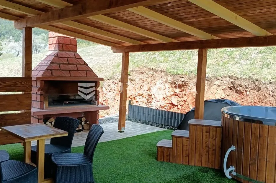 otočac, kuća 190 m², luksuzna, odmah useljiva, niskoenergetska - slika 11