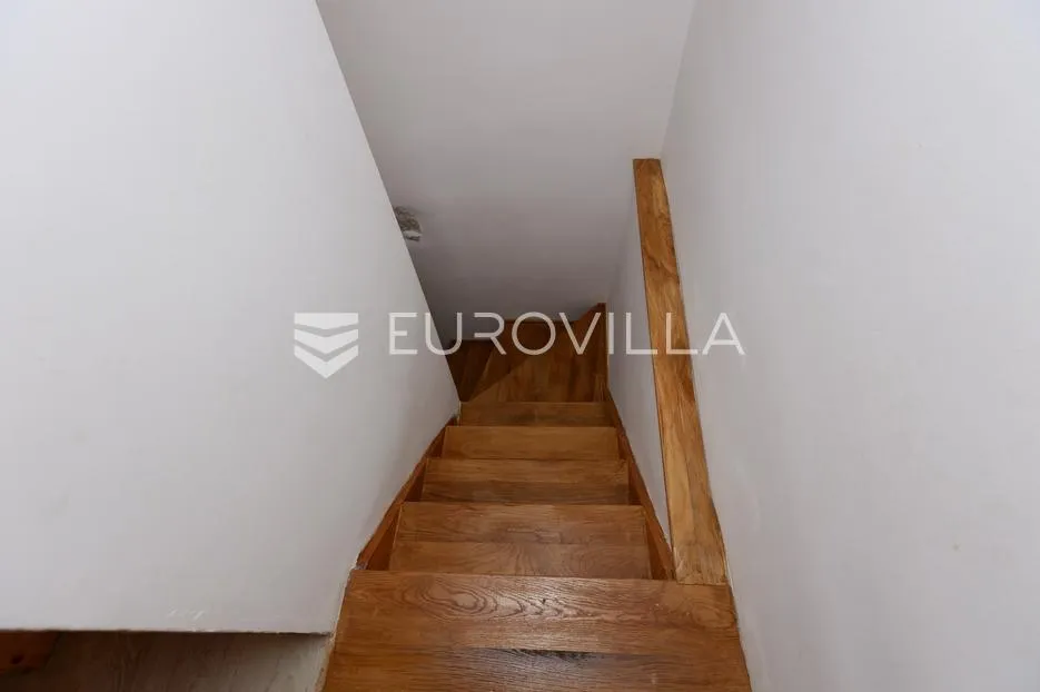 krk, malinska, šarmantna kuća u nizu od 100 m² s dodatnim studiom apartmanom - slika 5
