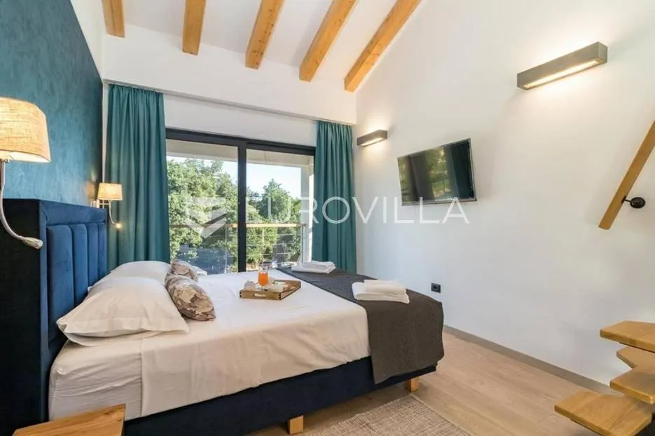 istra, ližnjan, vila 294 m2 s grijanim bazenom i uređenom okućnicom - slika 21