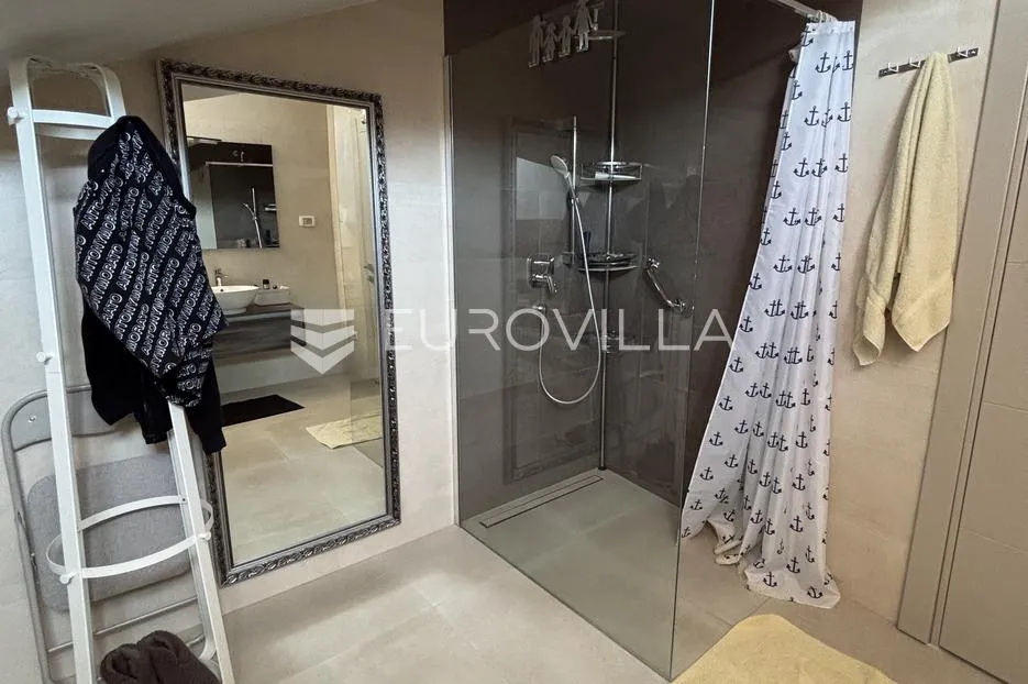 medulin, pješčana uvala, ekskluzivan penthouse prvi red do mora - slika 31