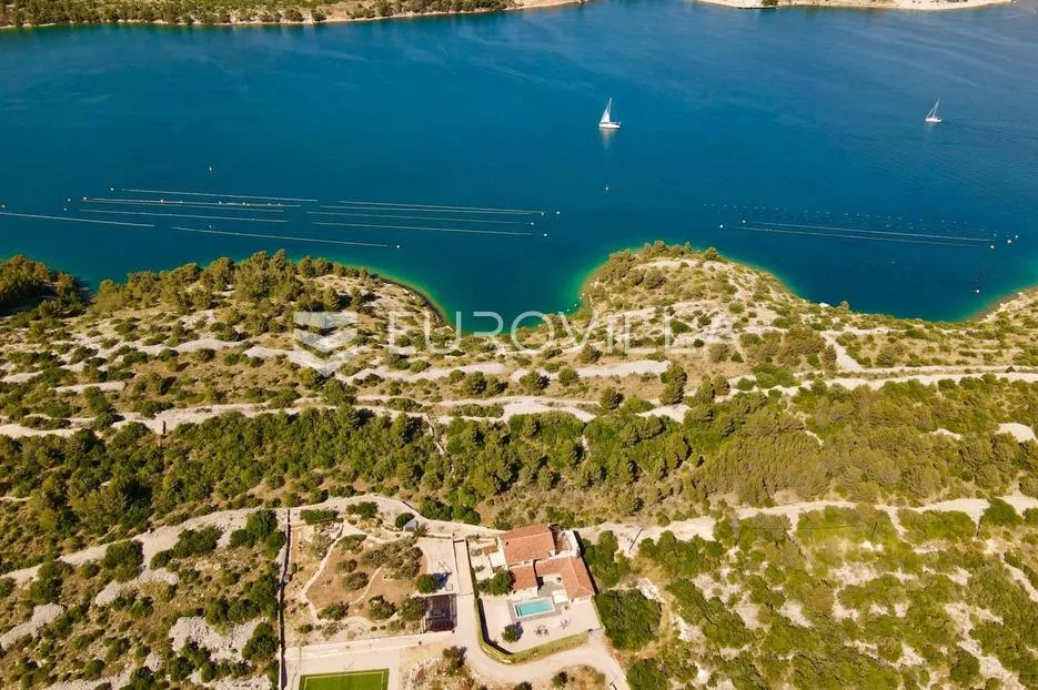 Šibenik, Martinska, poljoprivredno zemljište prvi red do mora, 20394 m² - Jadrija