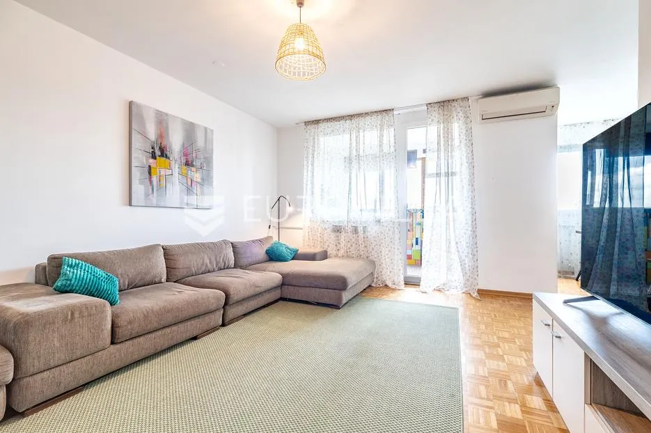 zagreb, prečko, uređen trosoban stan površine 74,12 m² - slika 2
