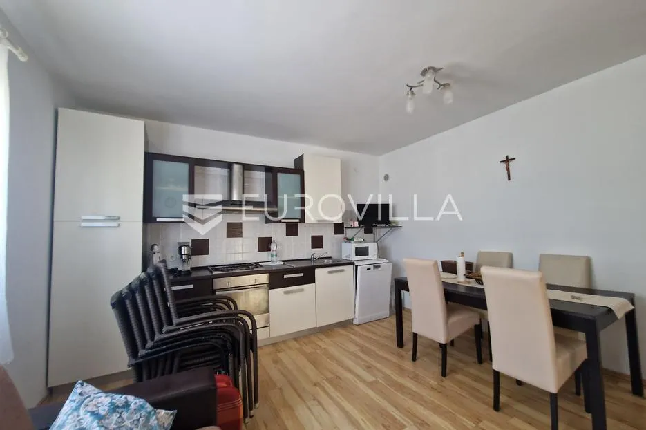 vir, samostojeća kuća s uređenim apartmanom i roh bau katom, 500 m od mora - slika 11
