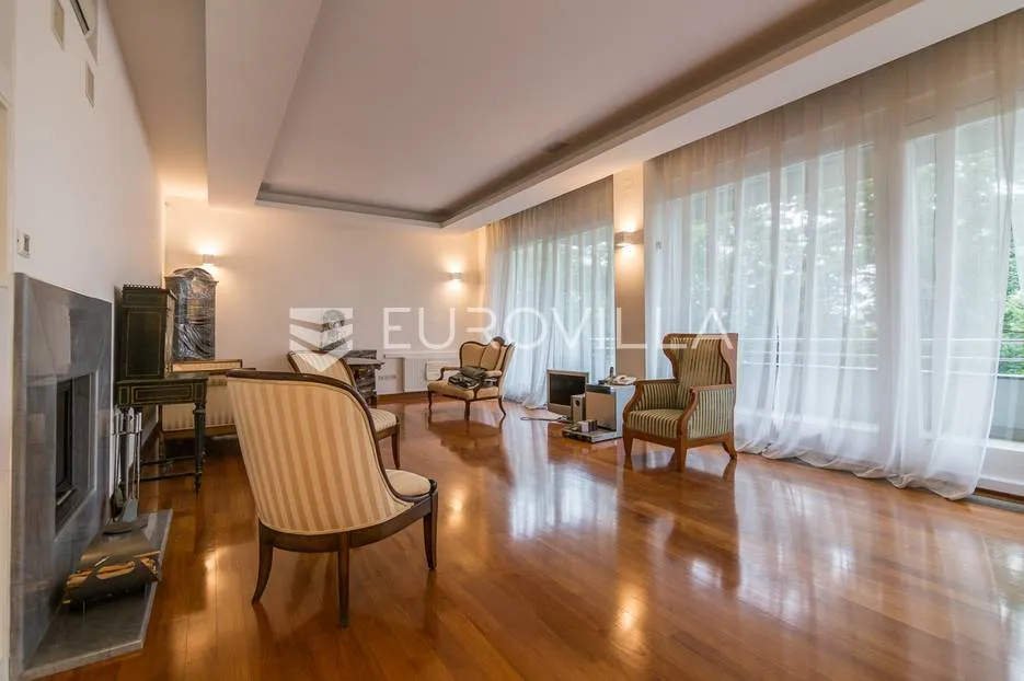 Tuškanac luksuzan dvoetažan stan 300 m²