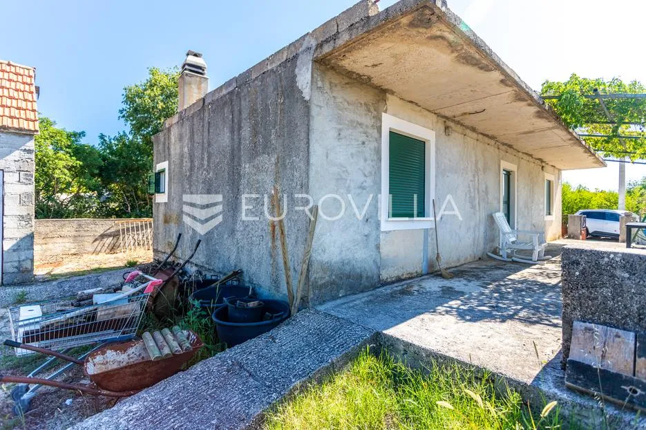 klis, korušce, kuća s okućnicom - slika 15