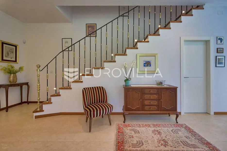 lovran, opatija, vila s bazenom, okućnicom, jedinstvena lokacija - slika 9