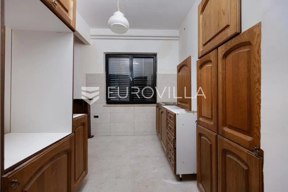 rijeka, hosti, južno orijentiran stan 120 m² potkrovlje 150 m², pogled na more - slika 13
