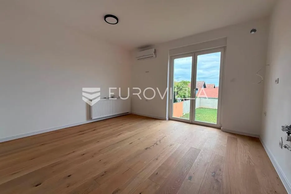 čepin, dvosoban stan s balkonom i parkirnim mjestom, 39 m² - slika 1