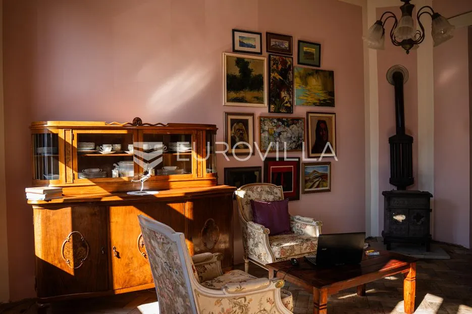 vinkovci, centar, građanski stan u povijesnoj zgradi, 163 m² s velikim potencijalom - slika 7