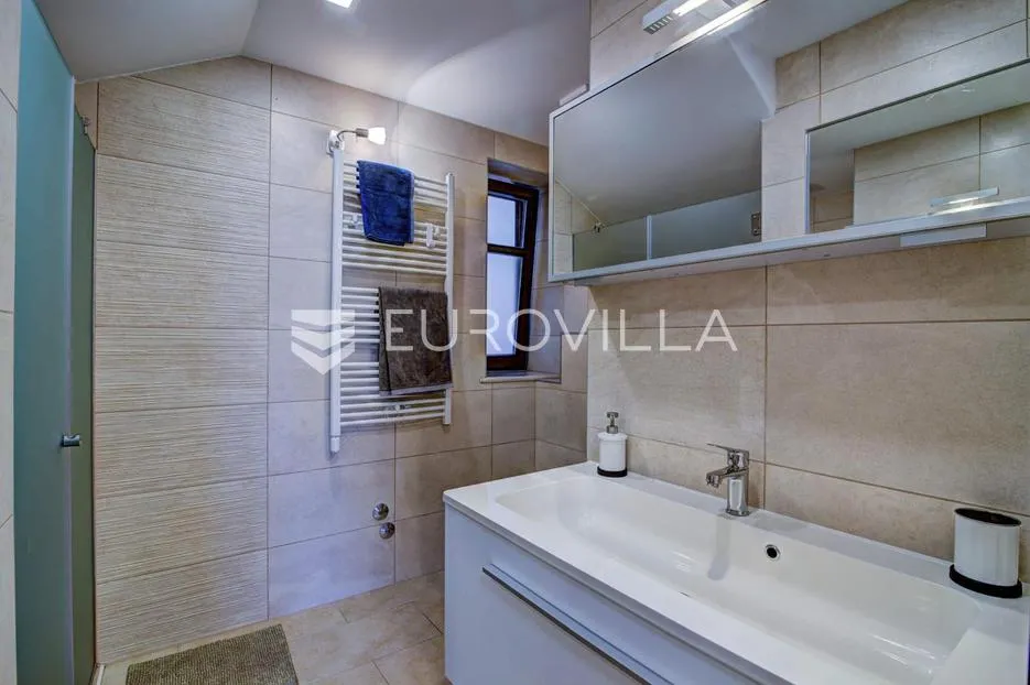 senj, kuća s četiri apartmana i bazenom, 346 m² - slika 18