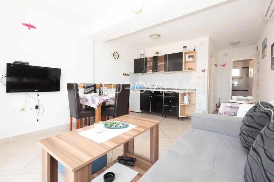 rogoznica, apartmanska kuća sa sedam stambenih jedinica, pogledom na more i rogoznicu - slika 2