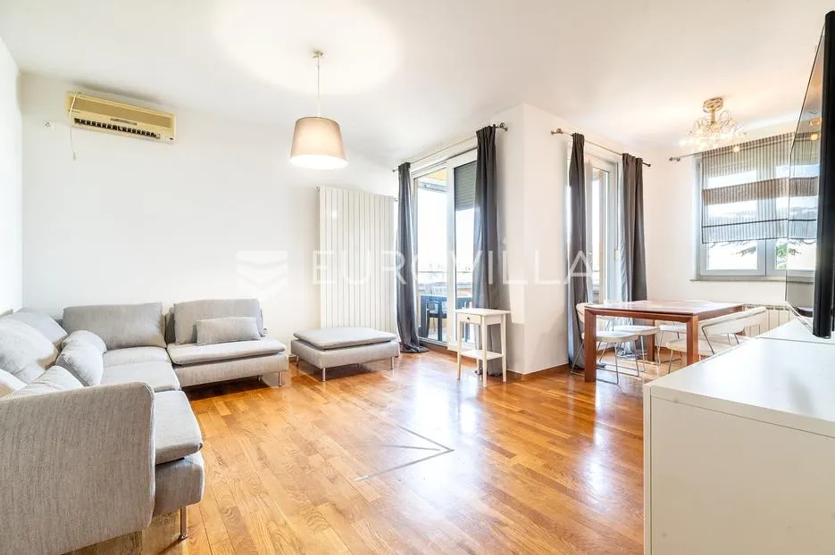 Zagreb, Remete, komforan trosoban stan s parkirnim mjestom, 79 m²