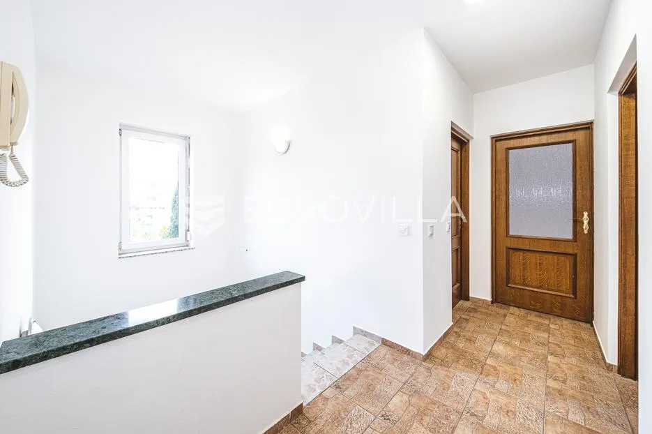 zagreb, gračani, prekrasan troetažan šeterosoban stan s vrtom 278,66 m² - slika 7