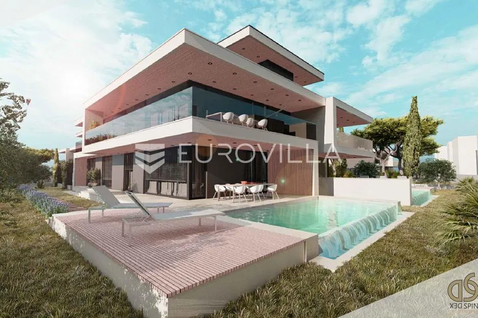 Istra, Rovinj, luksuzni trosobni stan u prizemlju 128,22 m² s vrtom 254 m² i bazenom
