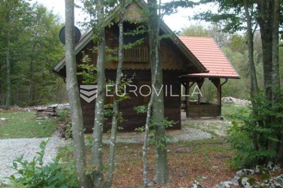 fužine, lič, samostojeća kuća na osami s okućnicom od 3394 m² - slika 2