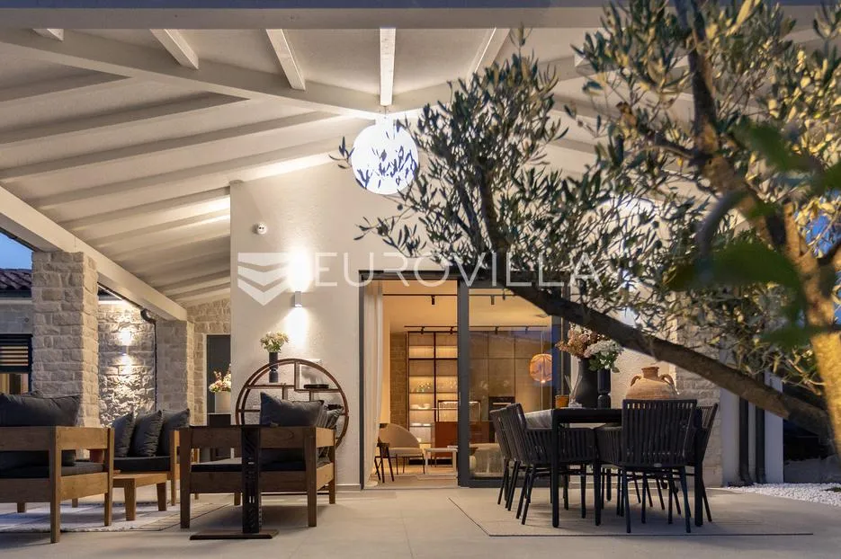 istra, poreč, gedići prekrasna moderna kamena vila 165 m² s bazenom - slika 29