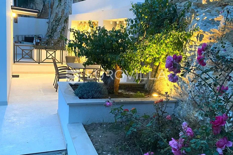 split, firule, dvosoban stan u blizini centra, 2 parkirna mjesta, kratkoročno - slika 10
