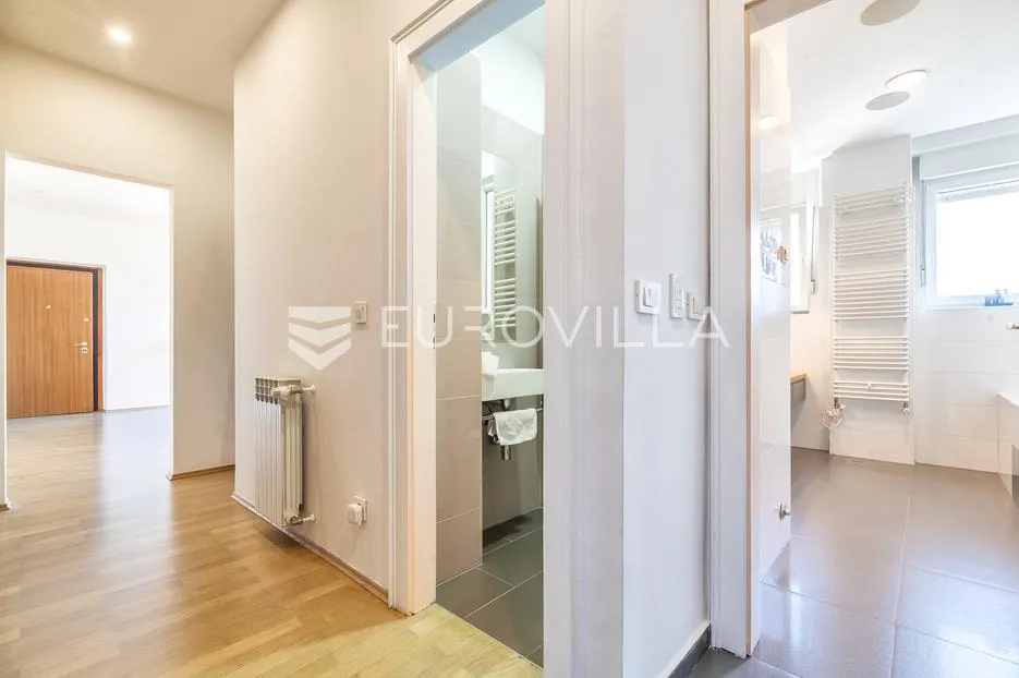 zagreb, centar, trosoban stan 128 m² s dva balkona i garažom, lift - slika 8
