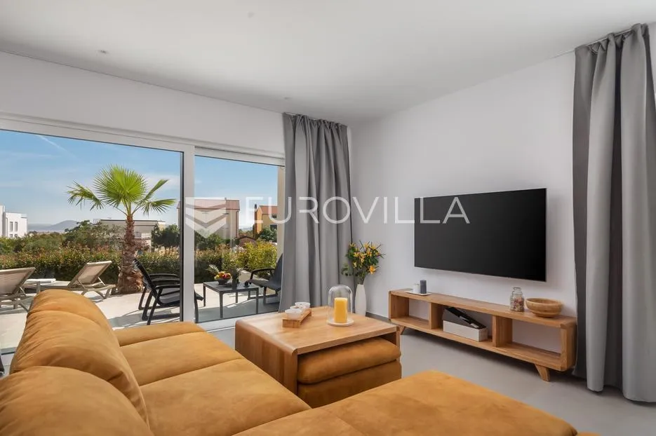 vodice, moderna vila s bazenom i pogledom na more, 332,92 m² - slika 4