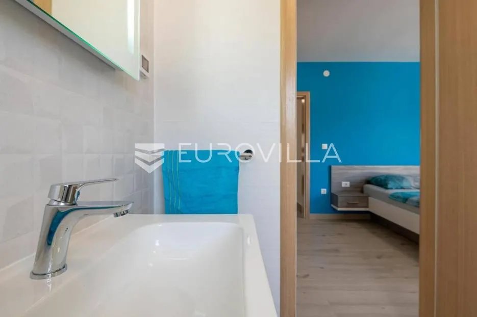 pula, apartmanska kuća s bazenom na uređenoj okućnici, 350 m od mora - slika 17