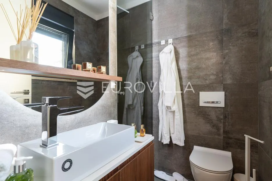 istra, rovinj, dugoročni najam dvosobnog luksuznog stana 76 m² na top lokaciji - slika 8