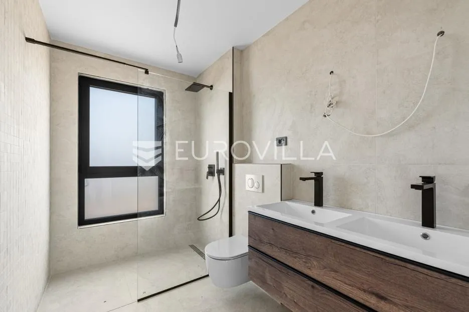 istra, poreč, novogradnja, prostrani penthouse sa krovnom terasom, odlična lokacija - slika 23