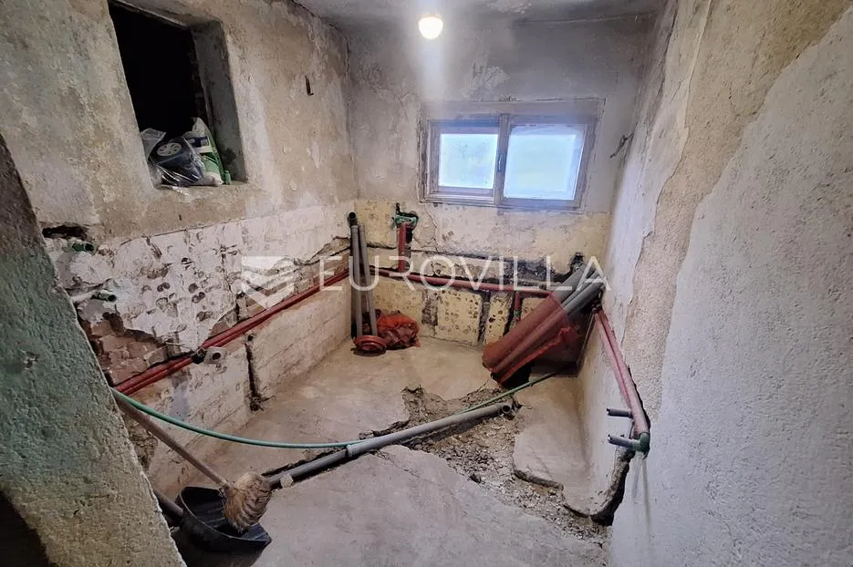 duga resa, donji zvečaj, kuća 140 m², 500 m do mrežnice, velika okućnica - slika 4
