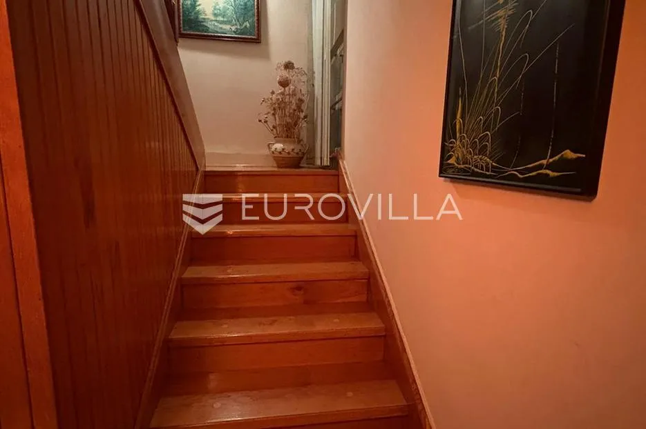 karlovac, borlin, kuća 720 m² s poslovnim prostorom, gospodarskom zgradom i nogometnim terenom - slika 14
