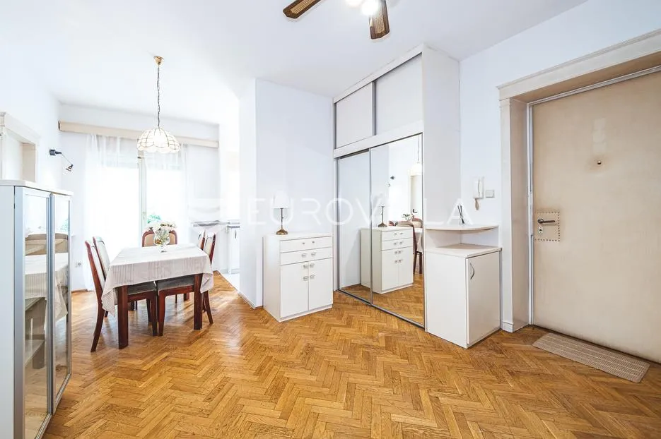 Zagreb, Centar, uređen trosoban stan površine 57 m²