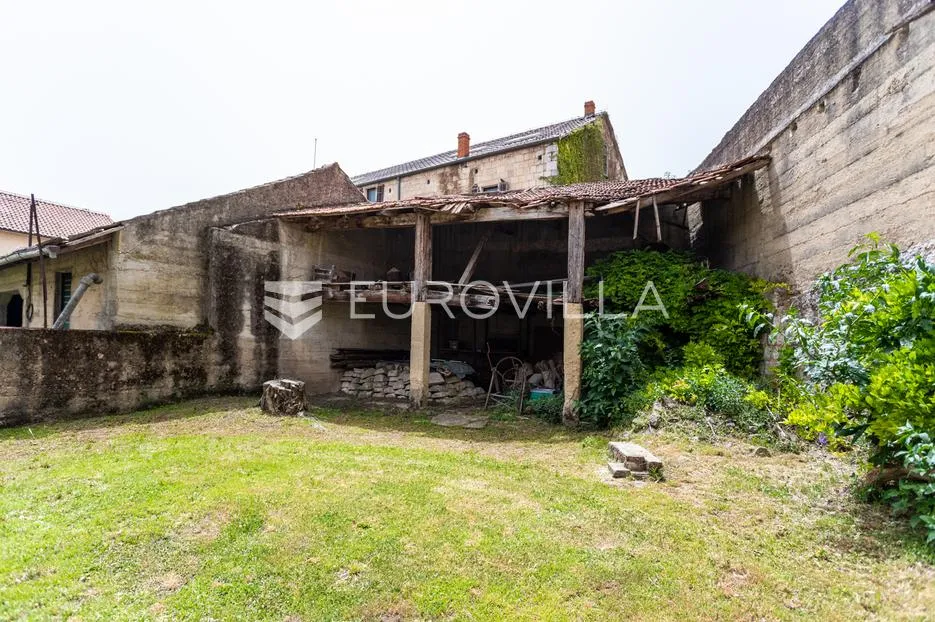 sinj, strogi centar, kuća s velikim potencijalom - slika 6