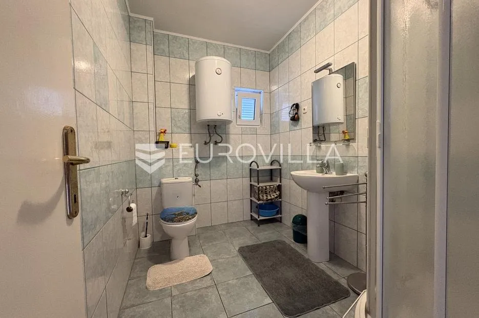 vodice, kuća s 5 apartmana, 278 m² - slika 15