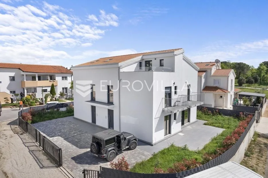istra, poreč, dvojna kuća 168 m² s 4 spavaće sobe i 3 parkirna mjesta - slika 34