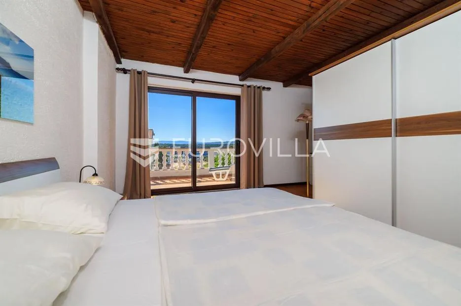 krk, punat, samostojeća kuća s dva apartmana po 100 m², studio apartman, bazen, garaža, sauna - slika 37