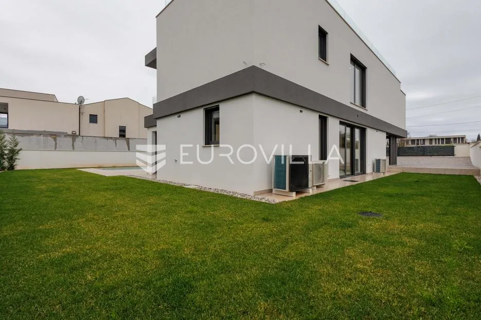 istra, pomer, unikatna, moderna villa 20 m od mora 322 m² - slika 17