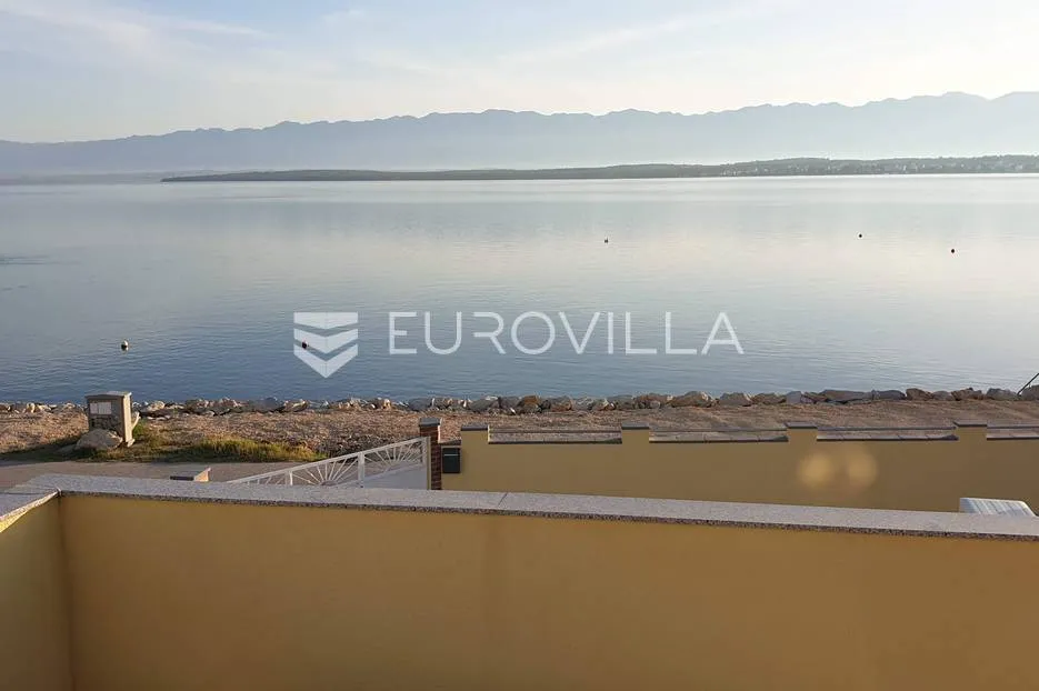 Nin, Ždrijac, prekrasna apartmanska vila, prvi red do mora