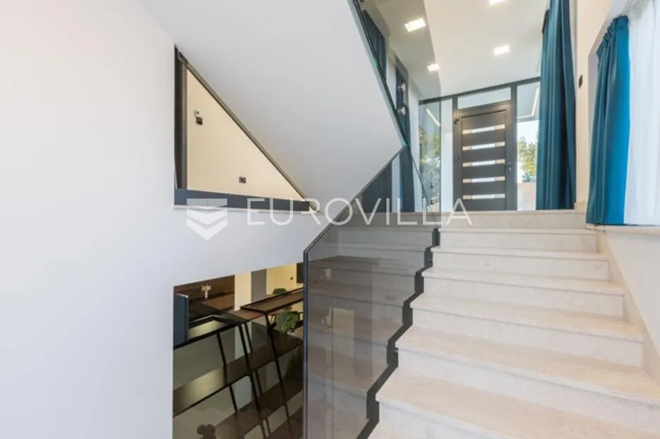 medulin, besprijekornog luksuzna vila 400 m² s bazenom, 300 m od plaže - slika 54