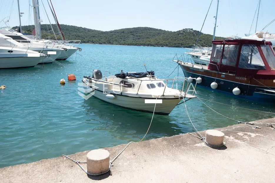 tisno, ekskluzivna apartmanska kuća prvi red do mora s panoramskim pogledom i brodicom - slika 59