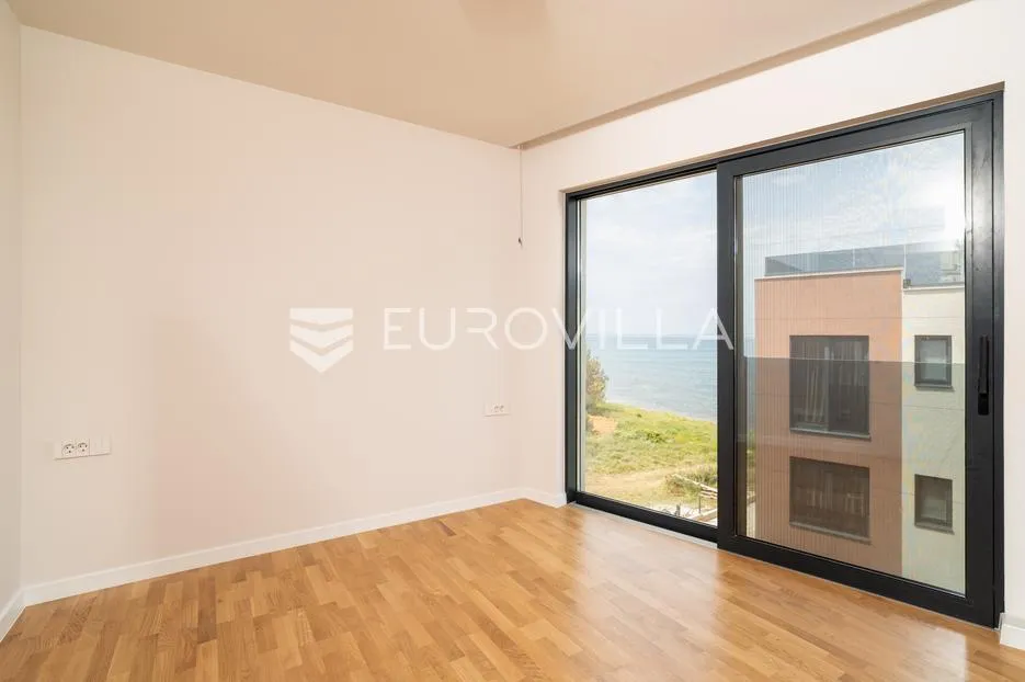 zadar, privlaka, luksuzni dvosoban stan 1. red do mora, 114,01 m² - slika 11