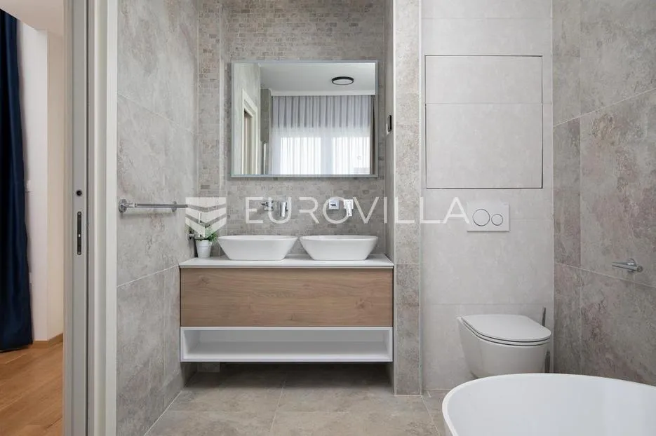 medulin, prekrasna villa od 350 m2, svega 6 m od mora s očaravajućim pogledom - slika 22