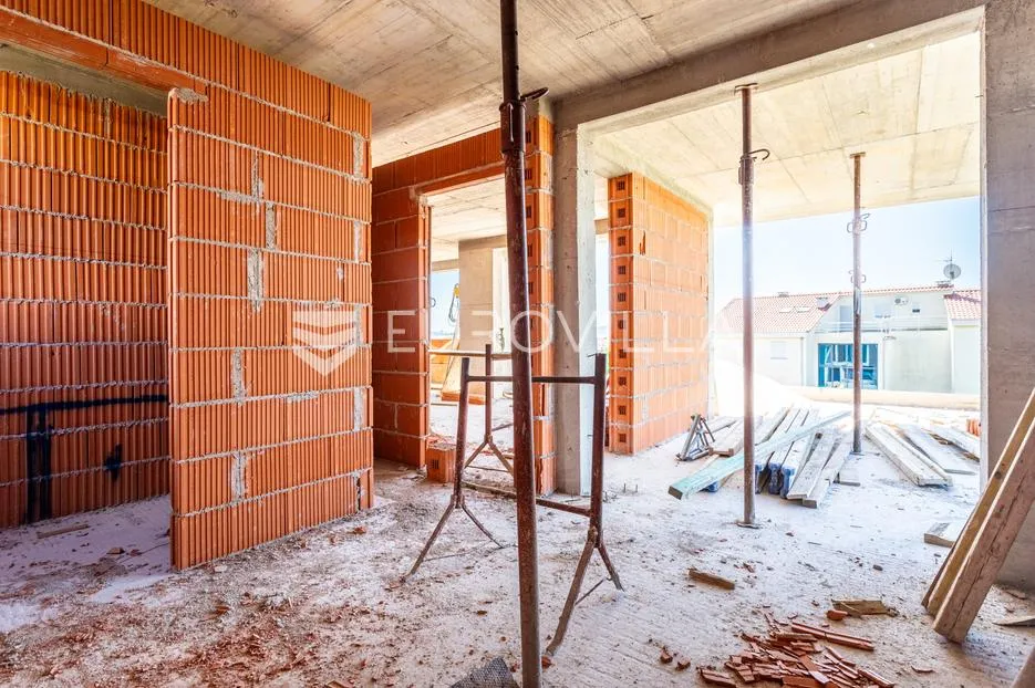 kaštel lukšić, trosoban penthouse s krovnom terasom i dva parkirna mjesta - slika 35